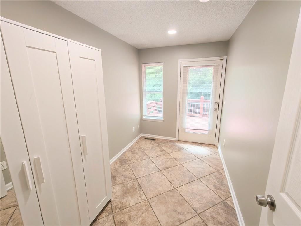 1916 Red Oak Lane — photo 7