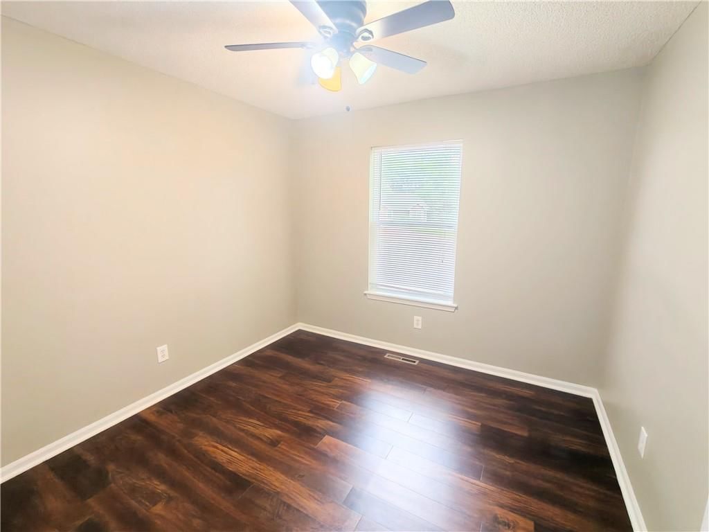 1916 Red Oak Lane — photo 10