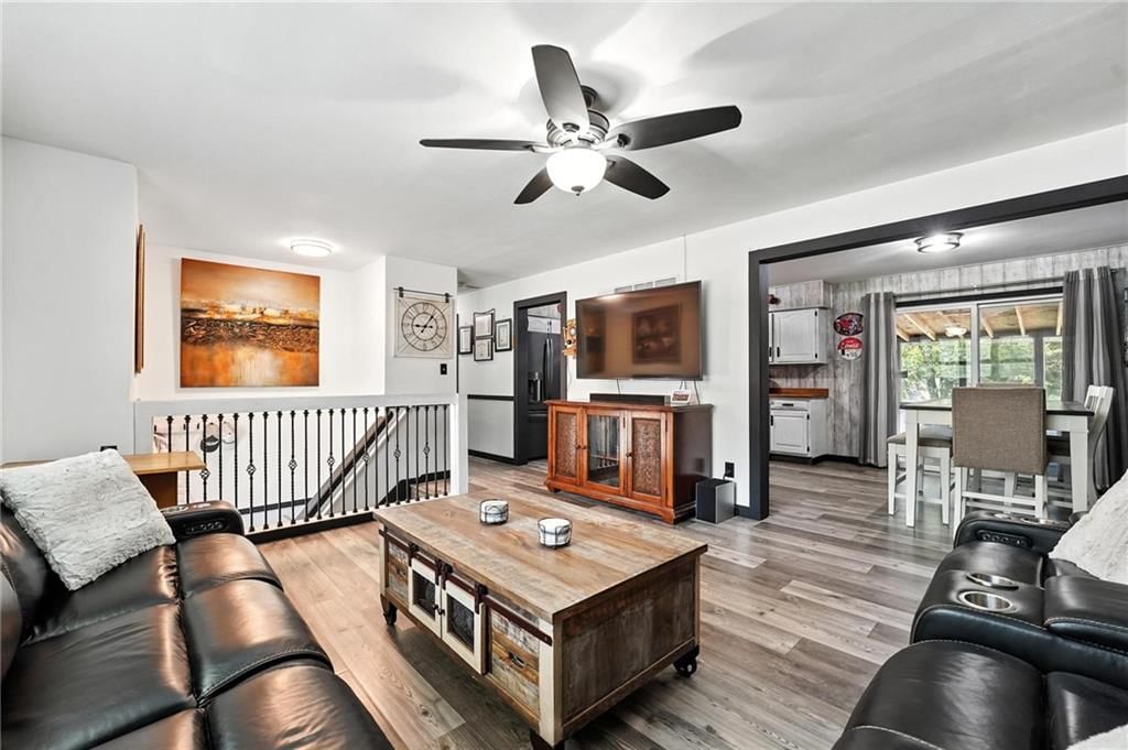 208 SW Gladstone Drive — photo 3