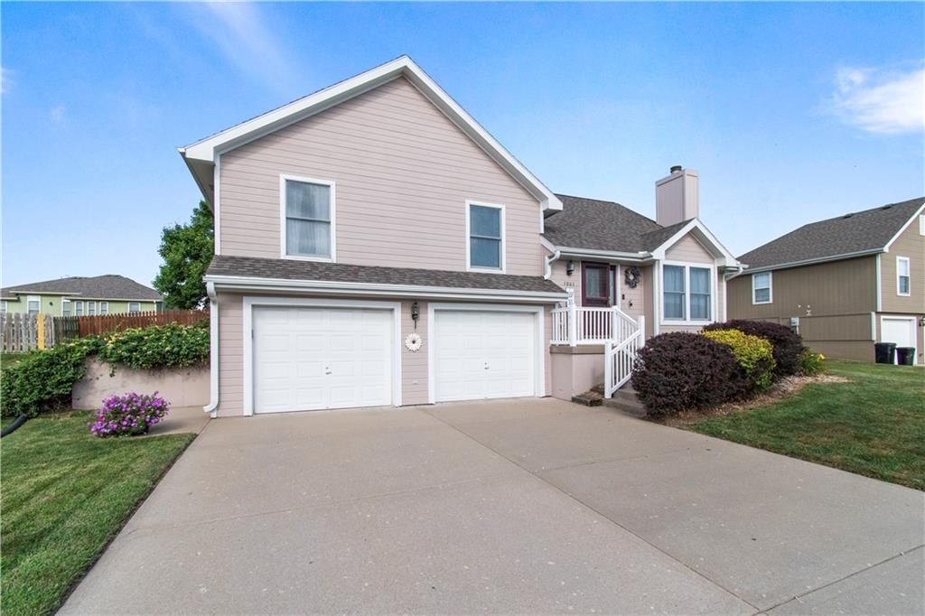 1001 Rosewood Drive — photo 2