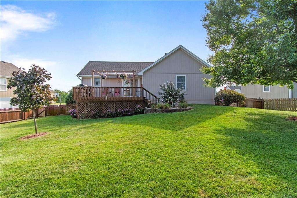 1001 Rosewood Drive — photo 24