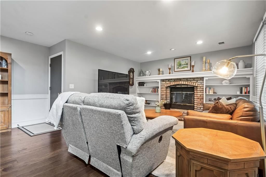 20205 Dearborn Street — photo 24