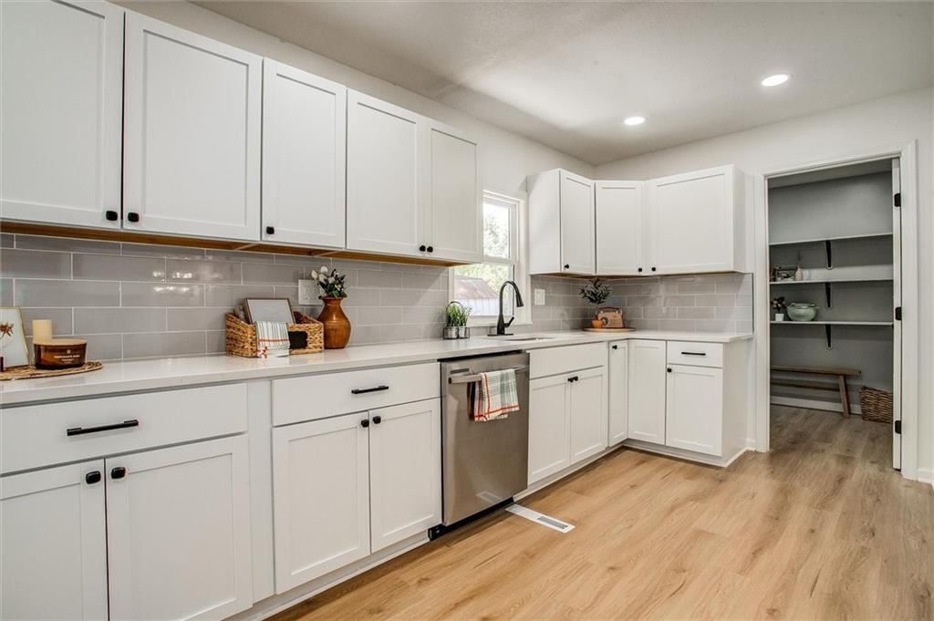 2302 Girard Street — photo 11