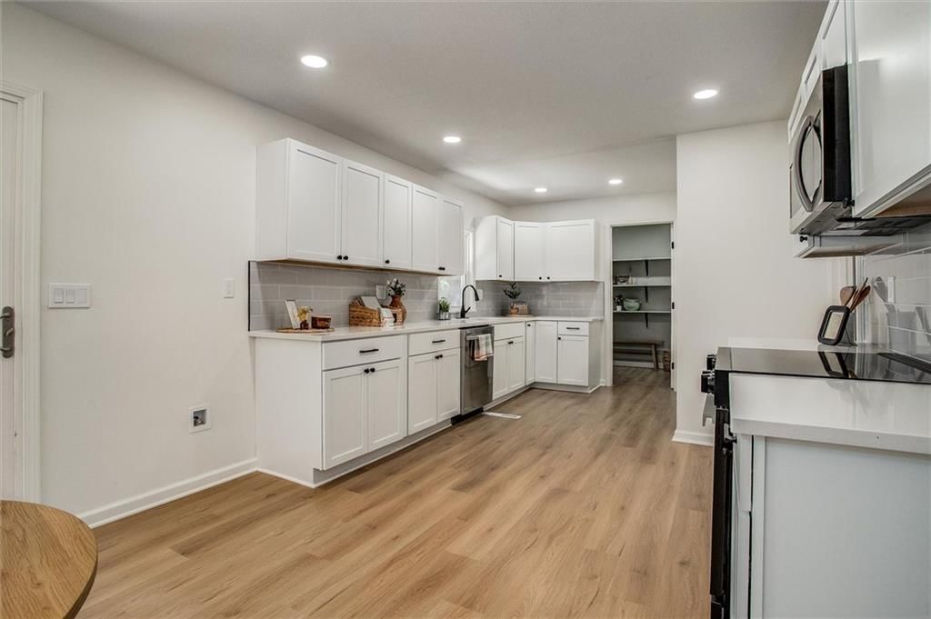 2302 Girard Street — photo 9