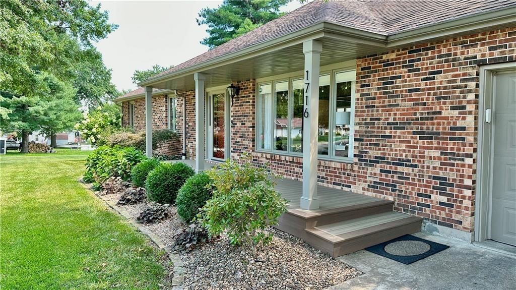 1716 Hillcrest Drive — photo 2