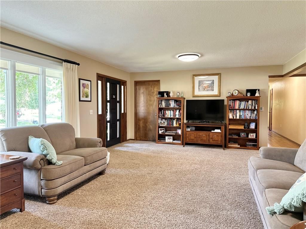 1716 Hillcrest Drive — photo 13