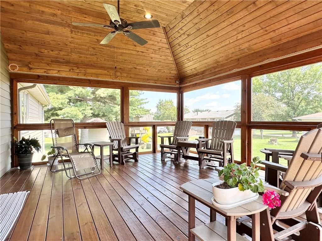1716 Hillcrest Drive — photo 15