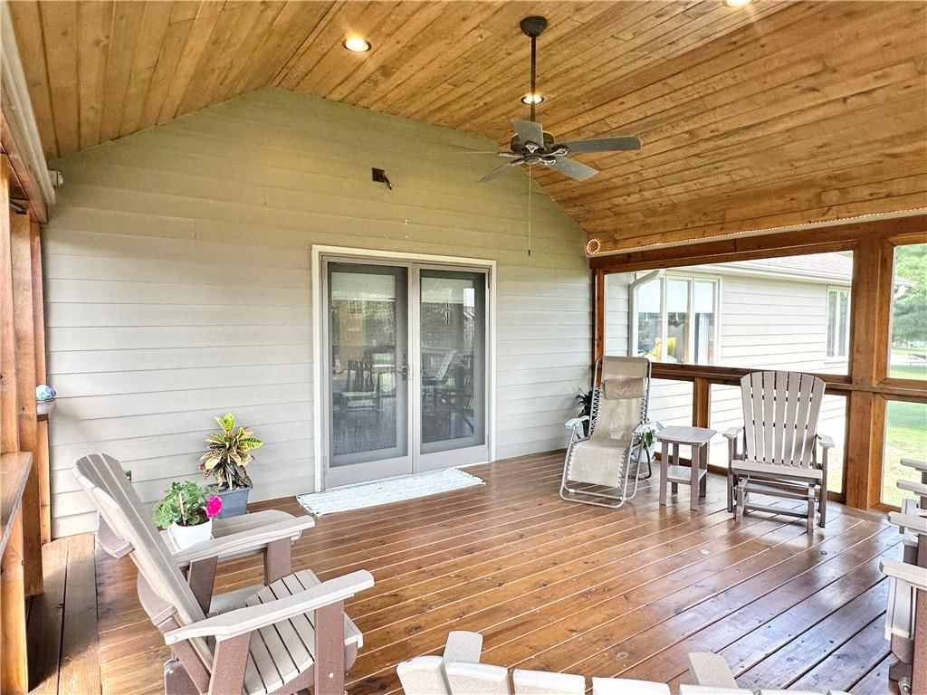 1716 Hillcrest Drive — photo 16