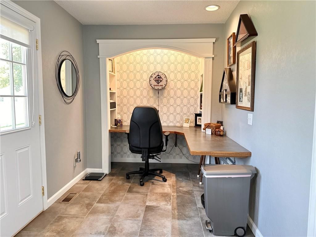 1716 Hillcrest Drive — photo 18