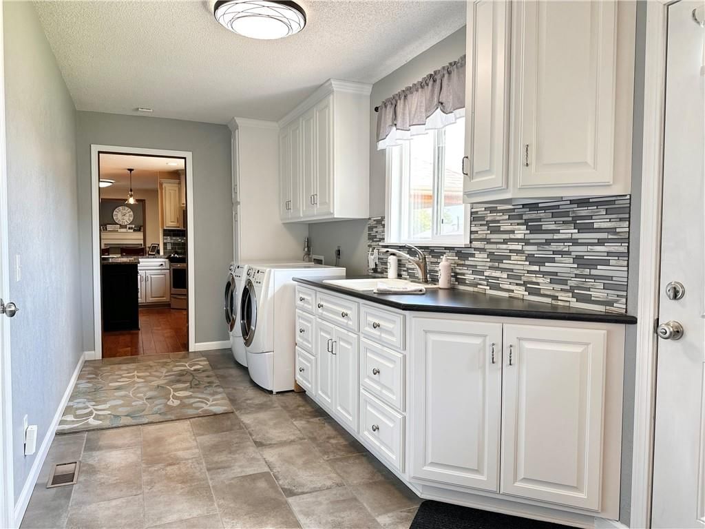 1716 Hillcrest Drive — photo 19