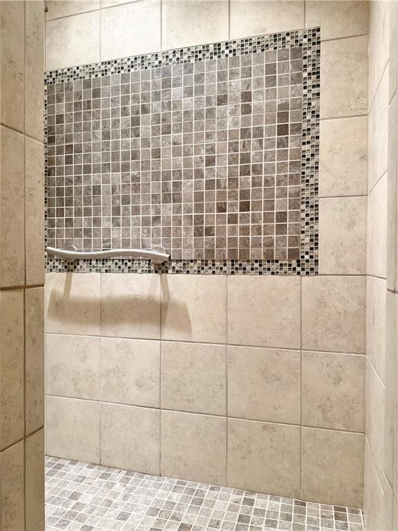 1716 Hillcrest Drive — photo 23