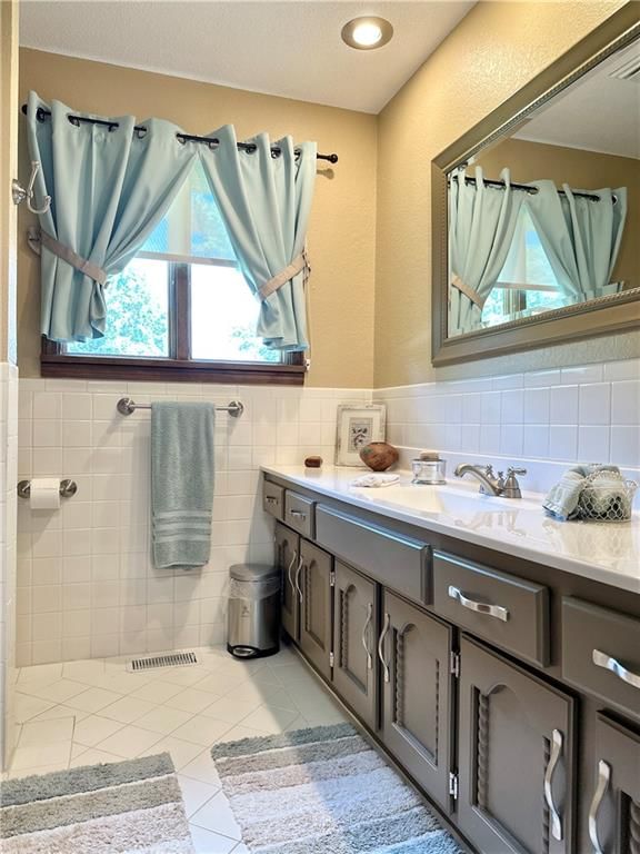 1716 Hillcrest Drive — photo 26