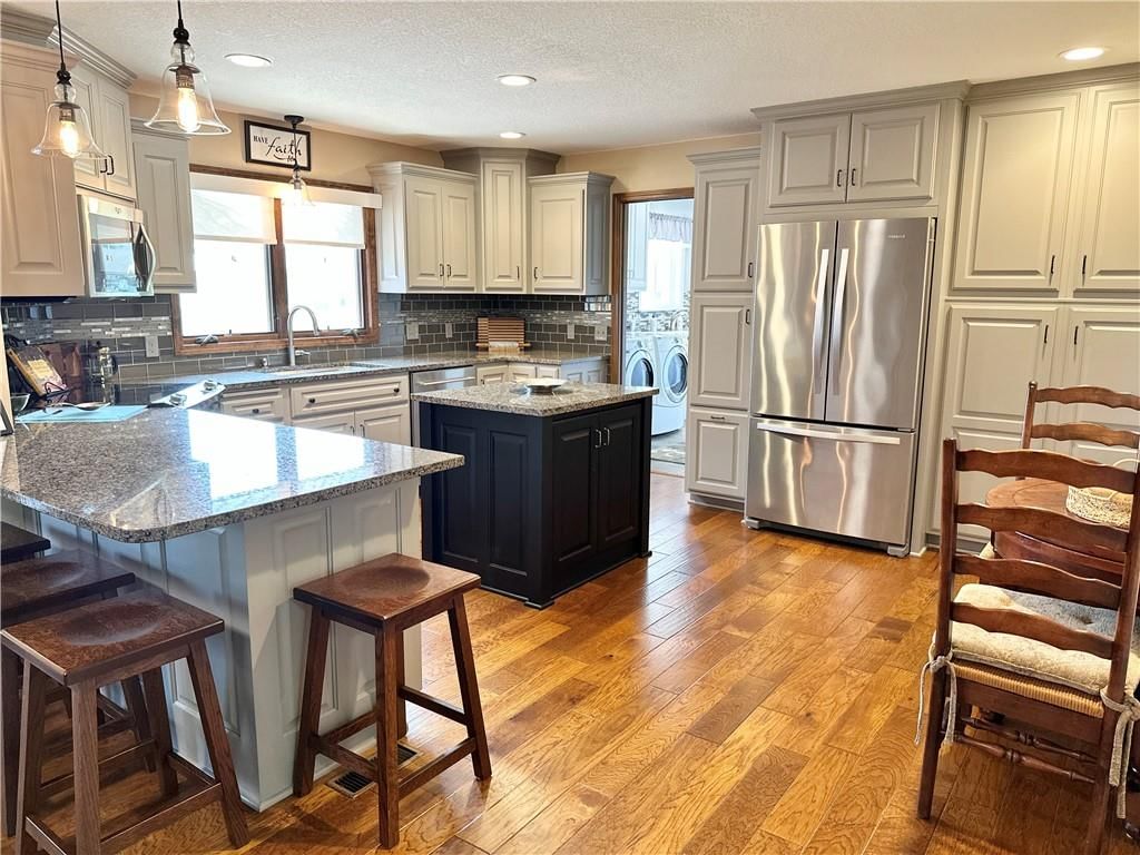1716 Hillcrest Drive — photo 4