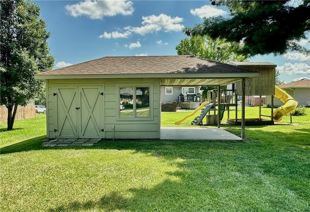 1716 Hillcrest Drive — photo 34