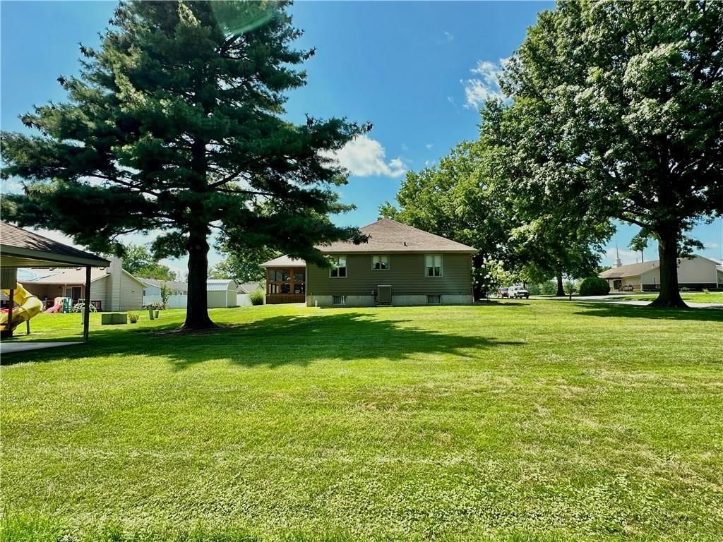 1716 Hillcrest Drive — photo 35