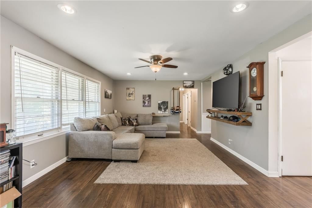 1835 S Claremont Avenue — photo 11