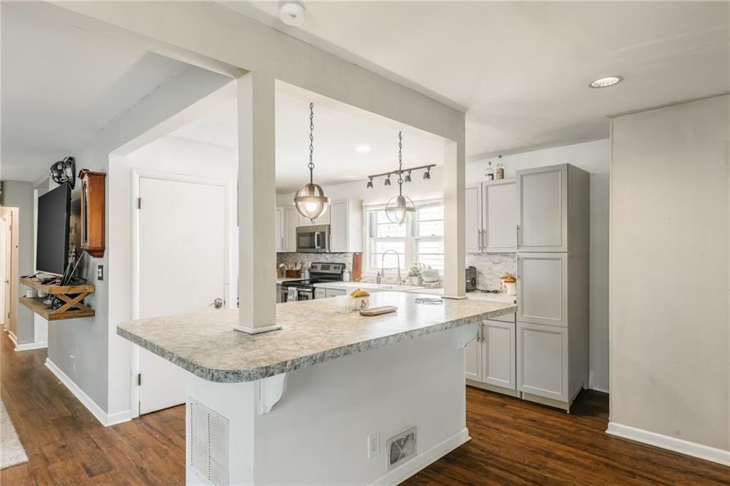 1835 S Claremont Avenue — photo 14