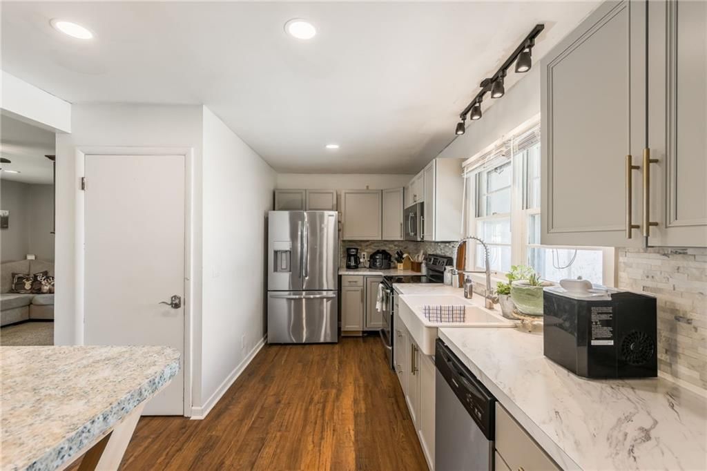 1835 S Claremont Avenue — photo 16