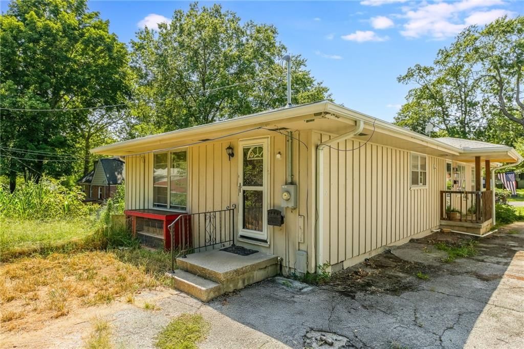 1835 S Claremont Avenue — photo 4