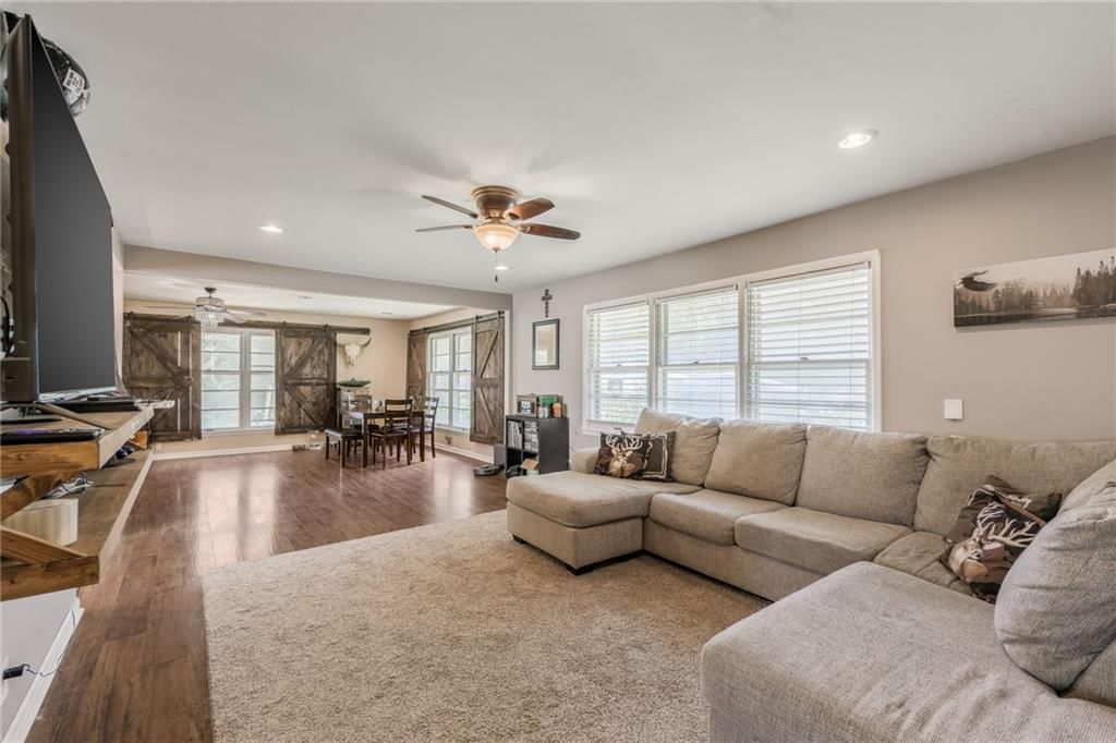 1835 S Claremont Avenue — photo 10