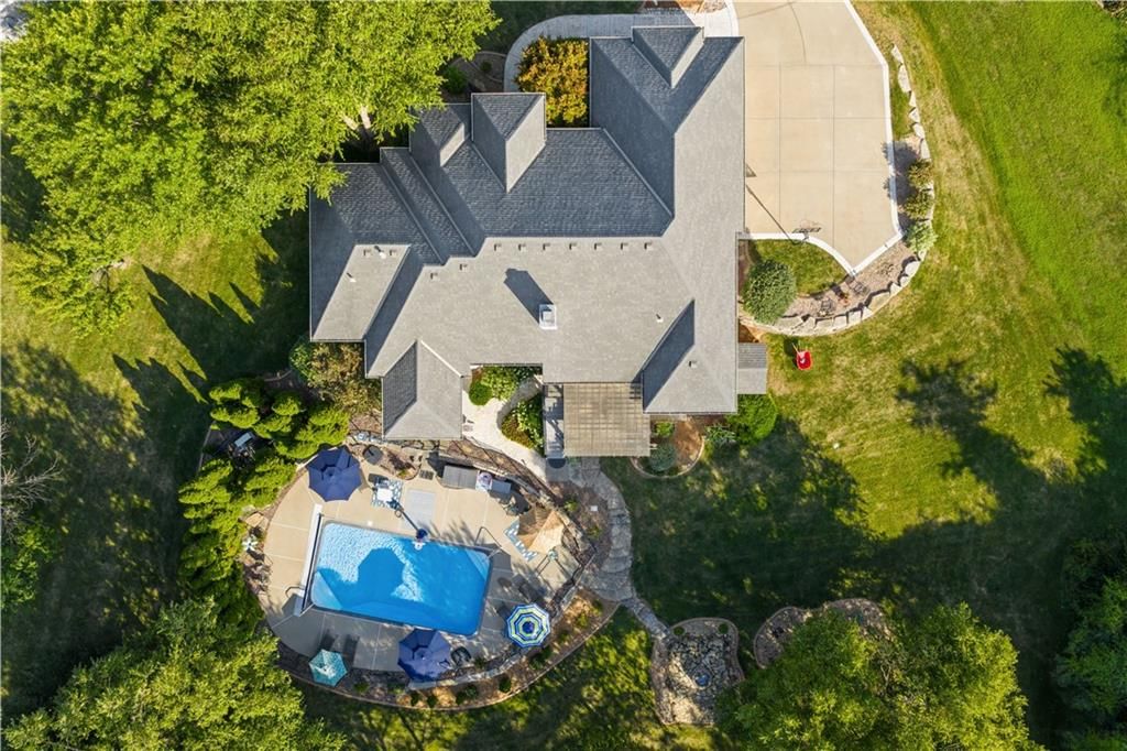 2303 NE Smokey Hill Drive — photo 3