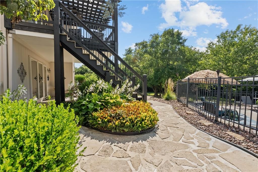 2303 NE Smokey Hill Drive — photo 49
