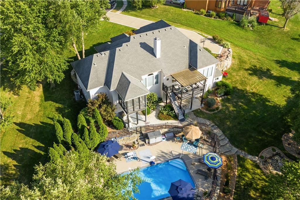 2303 NE Smokey Hill Drive — photo 8
