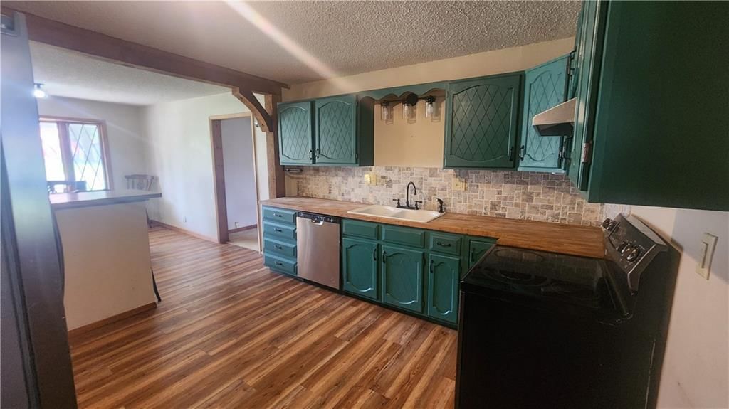 1715 E 8th Street — photo 11