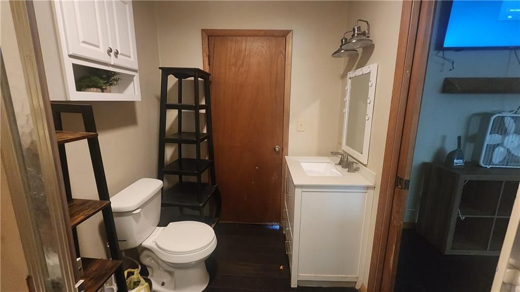 1715 E 8th Street — photo 20