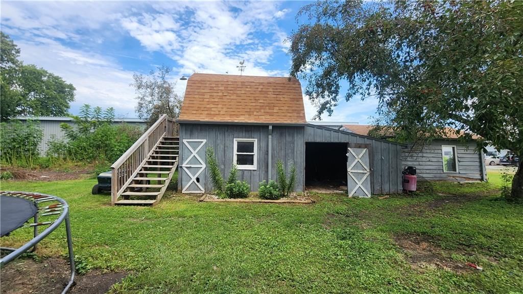 1715 E 8th Street — photo 27