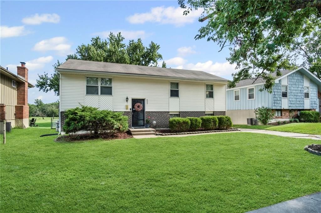 6007 E 140th Street, Grandview, MO