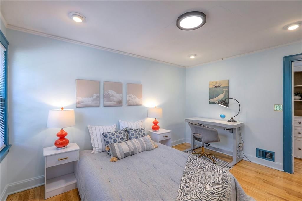 609 W 70th Street — photo 32