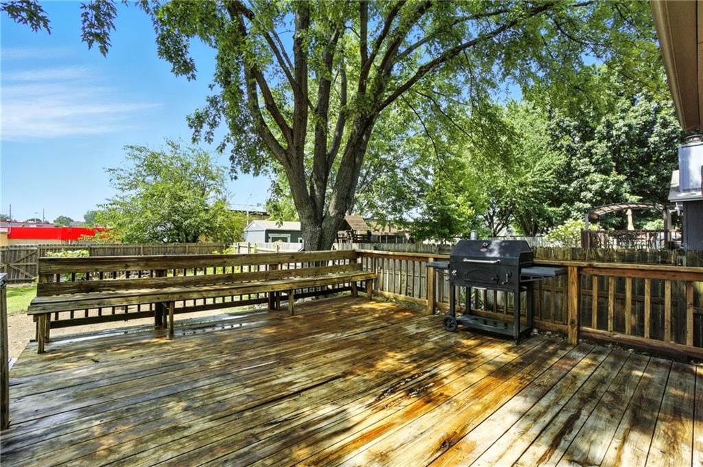 1104 NE Ridgeview Drive — photo 31
