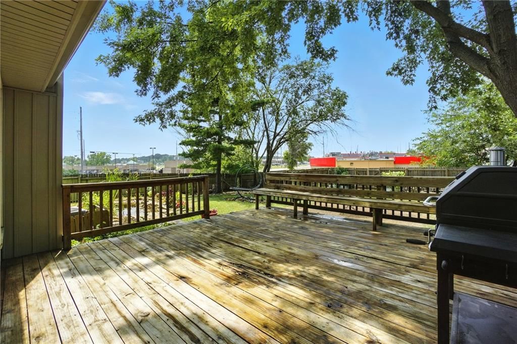 1104 NE Ridgeview Drive — photo 33