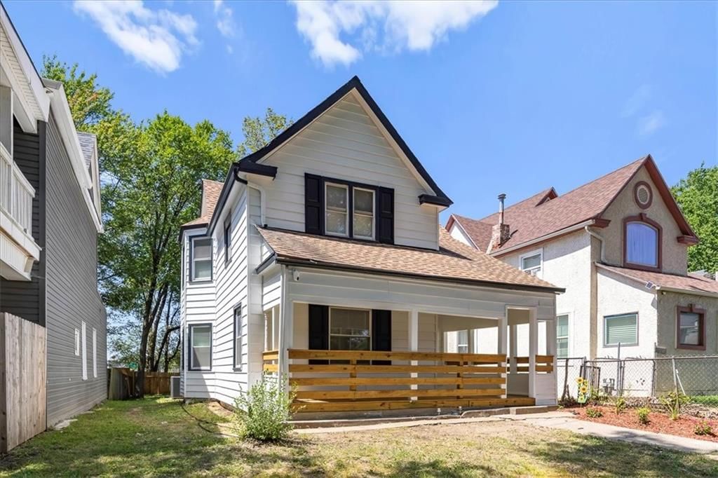 1302 COLLEGE Avenue — photo 2