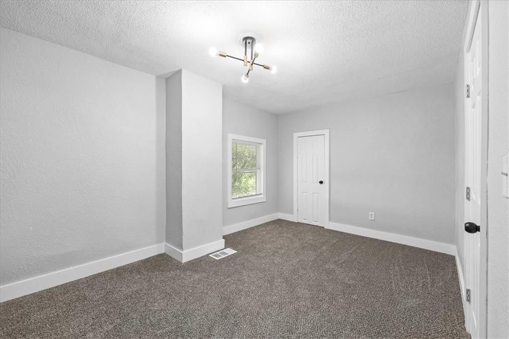 1302 COLLEGE Avenue — photo 13