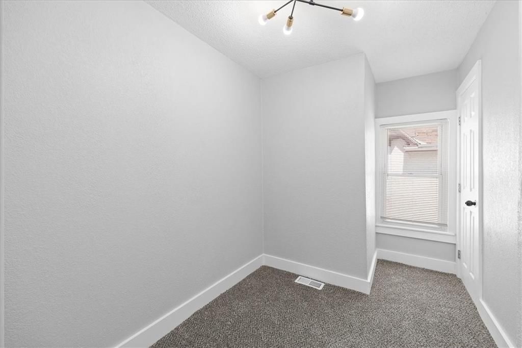 1302 COLLEGE Avenue — photo 14