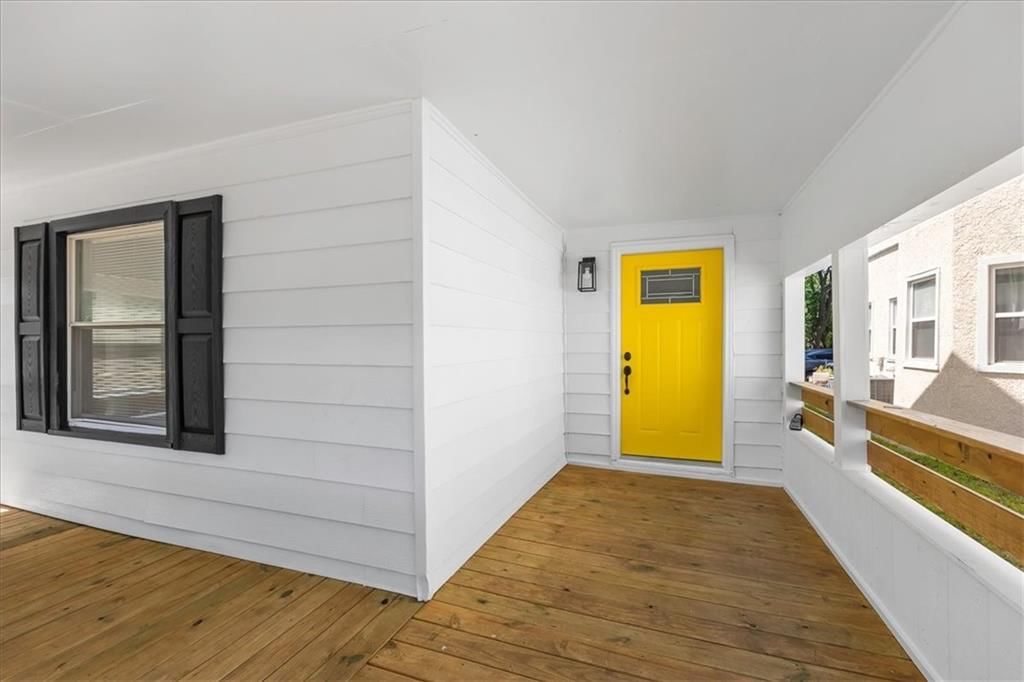 1302 COLLEGE Avenue — photo 3