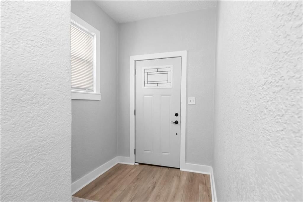 1302 COLLEGE Avenue — photo 4