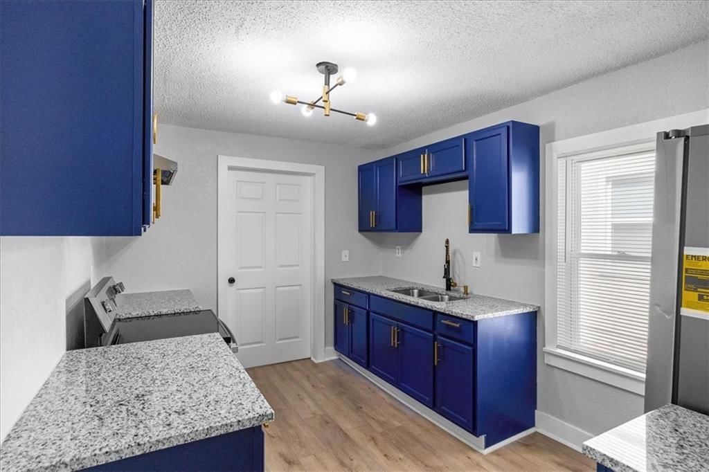 1302 COLLEGE Avenue — photo 10