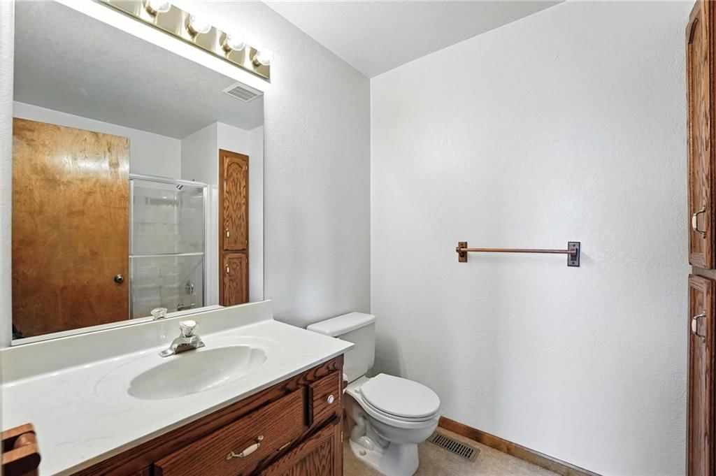 Photo 13 of 44 - 420 E Seybold Road