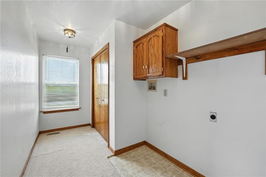 Photo 14 of 44 - 420 E Seybold Road