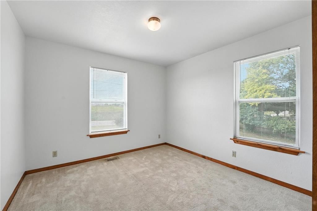 Photo 15 of 44 - 420 E Seybold Road