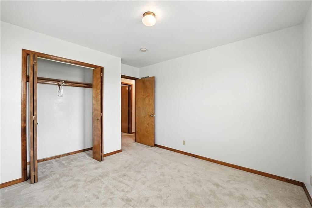 Photo 16 of 44 - 420 E Seybold Road