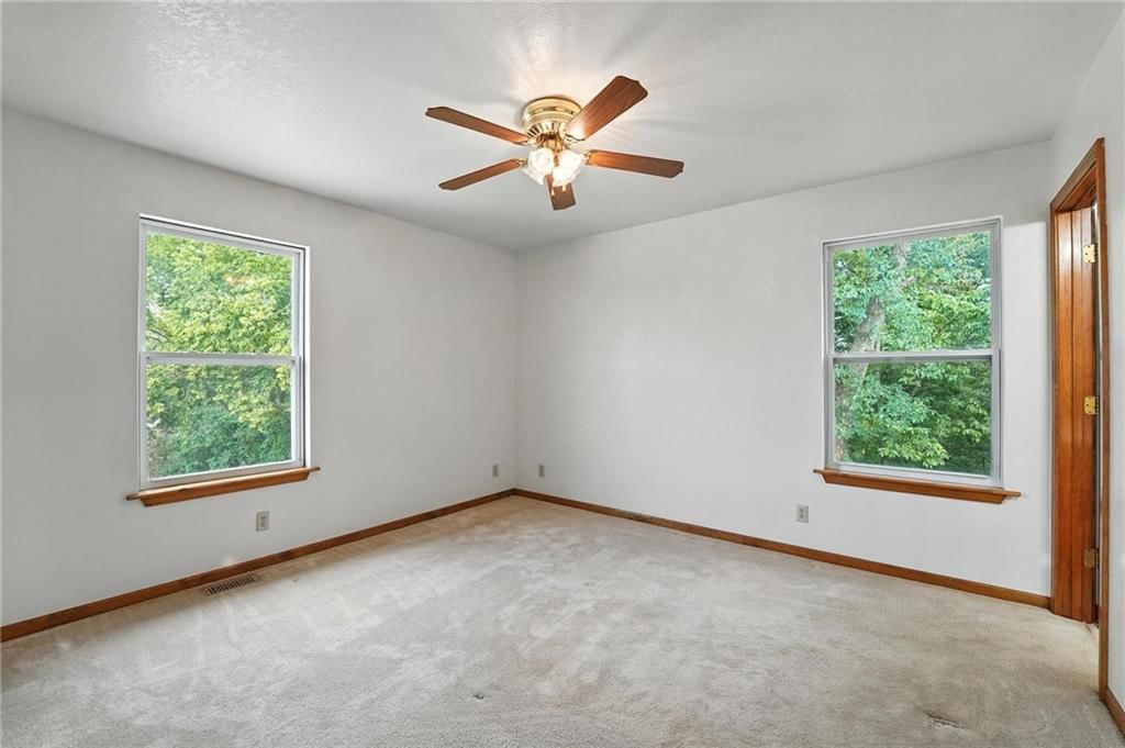 Photo 17 of 44 - 420 E Seybold Road