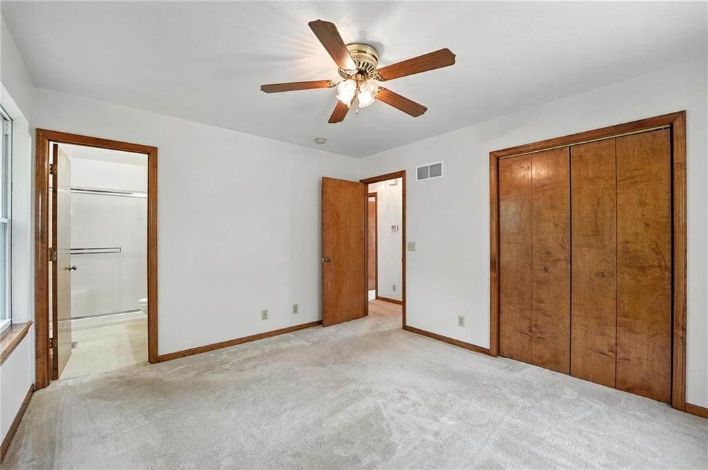 Photo 18 of 44 - 420 E Seybold Road