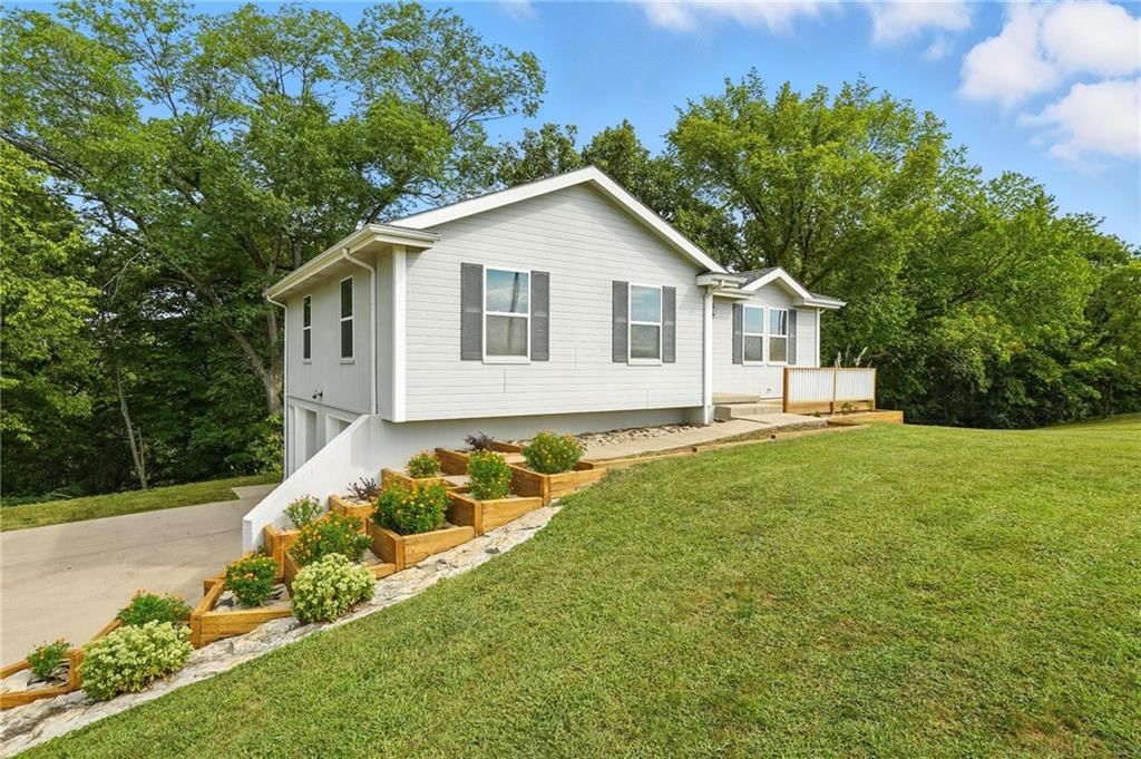 Photo 26 of 44 - 420 E Seybold Road
