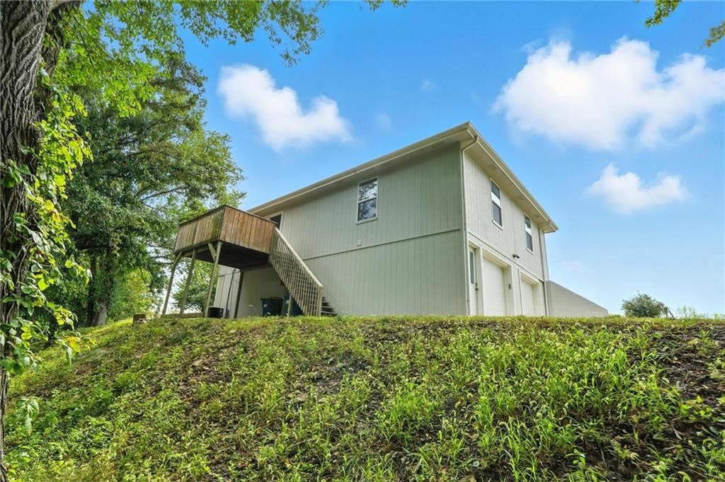 Photo 35 of 44 - 420 E Seybold Road