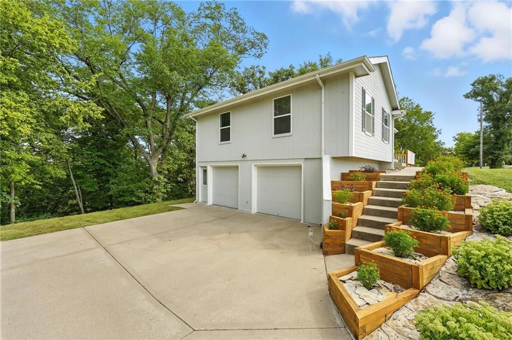 Photo 39 of 44 - 420 E Seybold Road