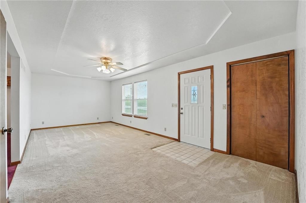Photo 5 of 44 - 420 E Seybold Road